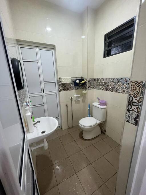 Hadeerna Homestay - Double Storey Terrace Chemor Exterior foto